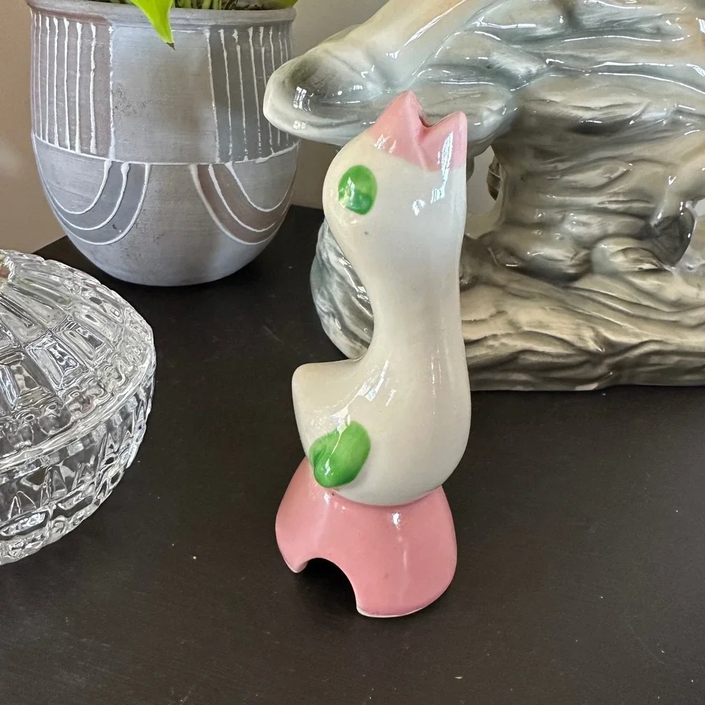 VTG Shawnee Ceramic Pie Bird Vent Pink White Green Baking Accessory Pottery